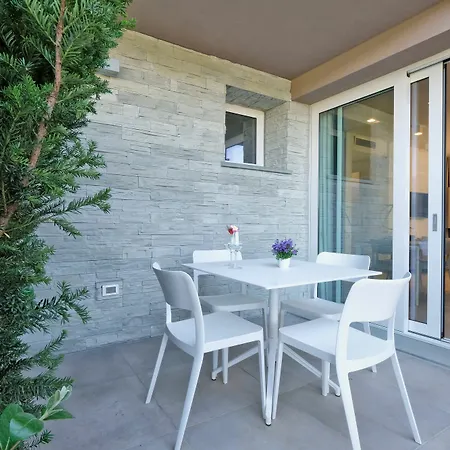 Relais Clodia فندق لاتيزي